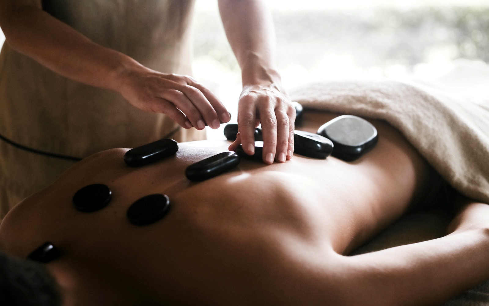 Intensiv Royal Hot Stone Massage inkl. Fußbad
